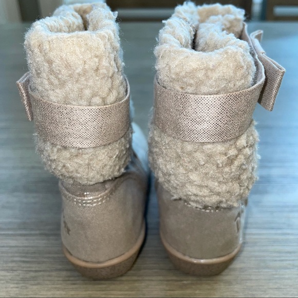 Dora the Explorer Shiny Cream Colored Fur Boots - Picture 7 of 12